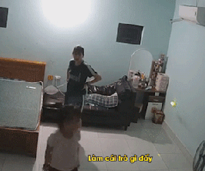 Bị mẹ mắng, cô con gái rượu liền tung chiêu 'hiểm' khiến ai nấy bật cười