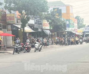 Người phụ nữ bán cá nghi bị hai thanh niên lạ mặt cắt cổ