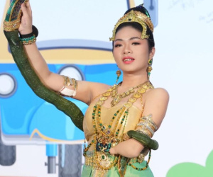 Người đẹp cụt 2 chân, 1 tay gây xúc động ở Hoa hậu Chuyển giới Thái Lan