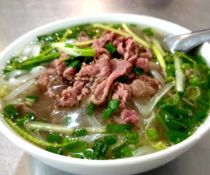 Nghiện phở bò tái, cô gái Hà Nội phát hiện ký sinh trùng dài 6m trong cơ thể