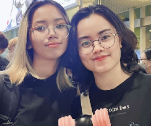 Sân bay Nội Bài kín người đón BlackPink, nhưng bao nhiêu người là fan thật?