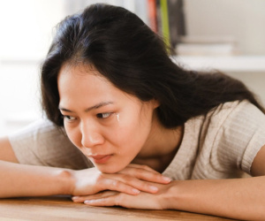 Chồng khen người yêu cũ trước mặt vợ, đổi 10 năm hôn nhân lấy một cuộc hẹn