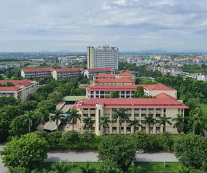 Hai trường đại học lên tiếng trước thông tin đột ngột dừng tuyển sinh vào phút chót