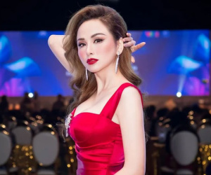 Hoa hậu Việt từng kiếm được 1 tỷ trong 30 phút nhưng đường tình lận đận, 2 lần kết hôn là ai?
