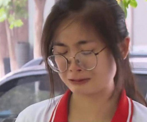 Nữ sinh bị ép thôi học ngay trước kỳ thi ĐH, bất lực chấp nhận để cứu mẹ đau đớn do bệnh tật