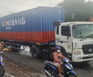 Bị cuốn vào gầm xe container, nam thanh niên tử vong thương tâm