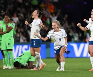 World Cup nữ 2023: Thiếu người, đội Anh thắng nhọc Nigeria trên chấm 11 m