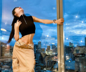 Vợ hai đại gia Minh Nhựa khoe vòng eo siêu thực, nhưng dân tình chỉ chú ý chiếc bóng trong gương