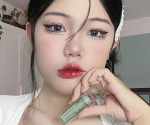 Có những màu son bình thường rất 'hot' nhưng bạn không nên diện khi đi học