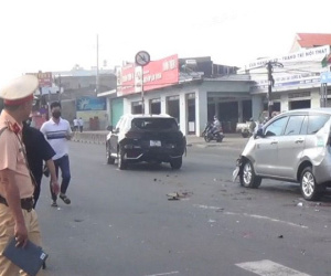 Tai nạn liên hoàn 3 ô tô trên quốc lộ, người phụ nữ sang đường bị tông tử vong