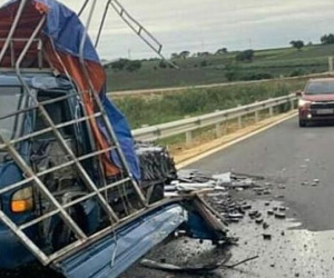 Tài xế và thợ sửa xe bị tông thương vong khi thay lốp trên cao tốc