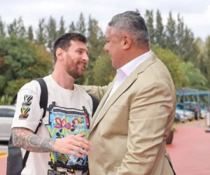 Nhân viên mất việc vì dám làm phiền Messi