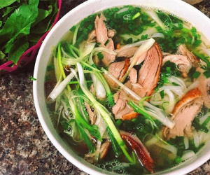 Phở vịt quay - bữa sáng đổi vị ở Hà Nội