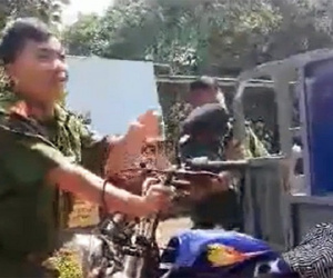 Xác minh việc nhóm người mặc sắc phục tấn công người vi phạm giao thông