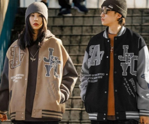 Varsity jacket là gì? Biến hình với cách mix varsity jacket nam cực chất