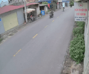 Clip: Chó chạy ngang qua đường, 5 người lần lượt gặp nạn