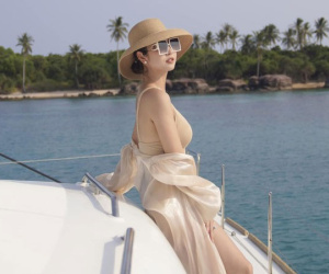 Bắt trend 'bạn bè uống trà sữa', Jennifer Phạm khoe body 'khét lẹt'