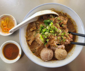 Quán hủ tiếu sa tế gốc Hoa 80 năm ở Sài Gòn