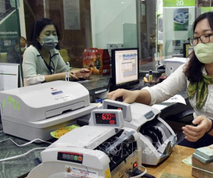 Nhiều ngân hàng đồng loạt giảm lãi suất cho vay khách hàng