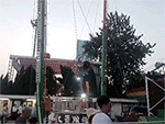 Tham gia trò chơi mạo hiểm bungee, hành khách bị treo ngược vì sự cố