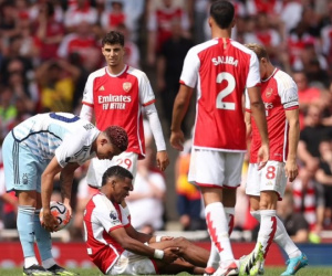 Tân binh 40 triệu bảng của Arsenal gặp chấn thương ngay trận ra mắt