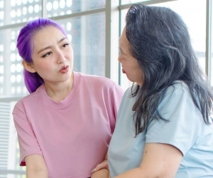 Mẹ Trung Quốc gây bão dư luận khi gọi con là 'gái mại dâm' chỉ vì nhuộm tóc