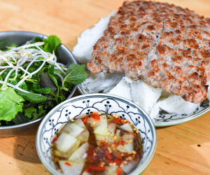 Bún chả một miếng thịt 50.000 đồng không ai chê đắt, ngày bán 400 suất ở Hà Nội