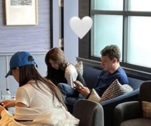 Lisa (Blackpink) và bạn trai tỷ phú bị bắt gặp tại phòng chờ siêu sang ở sân bay Los Angeles