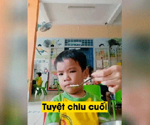 Cô giáo mầm non dùng 'tuyệt chiêu' đặc biệt giúp cậu học trò ăn trưa ngon lành