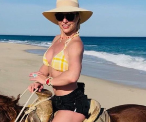 Britney Spears thuê luật sư 'khủng', đăng ảnh cưỡi ngựa phớt lờ tin ly hôn