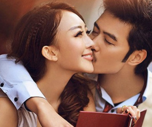 Không muốn mất trai đẹp, vợ 'moi két' của chồng để giữ chân tình trẻ