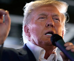 Ông Trump đề xuất ngày hầu tòa liên bang
