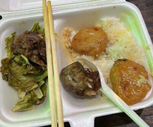 Tân SV lần đầu cùng mẹ lên thành phố tìm trọ và hành động ấm áp của người lạ