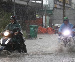 Hà Nội, TP.HCM bắt đầu vào đợt mưa lớn