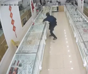 Khẩn trương truy bắt nghi phạm dùng búa cướp tiệm vàng ở Hưng Yên