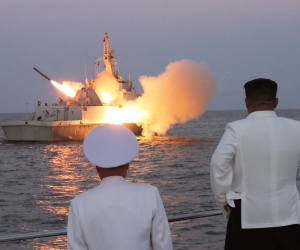 Ông Kim Jong Un xem hải quân Triều Tiên phóng thử tên lửa hành trình