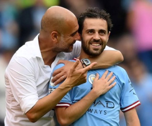Pep báo tin xấu John Stones, chờ Bernardo Silva 'giải cứu' Man City