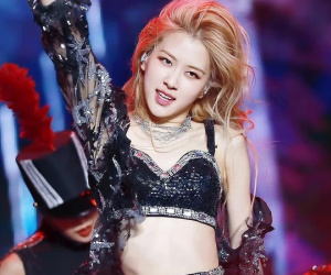 Trang phục biểu diễn siêu ngắn của BlackPink