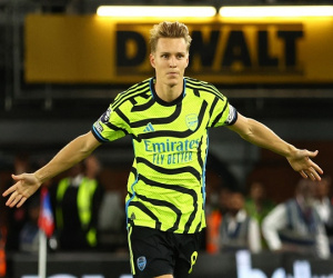 Arsenal thắng nhọc Crystal Palace trong thế thiếu người