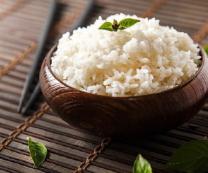 Cơm nóng và cơm nguội loại nào có lợi cho sức khỏe hơn?