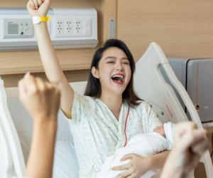 Minh Hằng sinh con trai đầu lòng với chồng đại gia