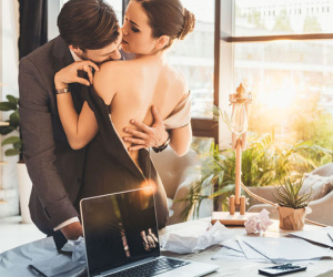 Vì sao đàn ông lúc nghèo rất chung thủy, nhưng khi có tiền lại dễ ngoại tình?