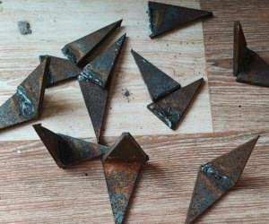 Cán phải đinh trên tuyến đường huyết mạch, hàng loạt ô tô nổ lốp trong đêm