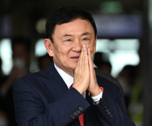 Ông Thaksin được đưa tới bệnh viện sau đêm đầu tiên trong trại giam