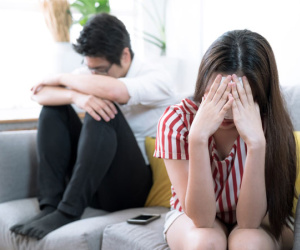 Rình con rể ngoại tình, tôi bàng hoàng trước cảnh tượng trong phòng