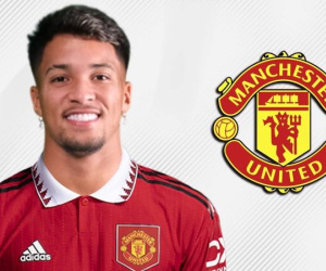 MU ký gấp tiền đạo mới, Mbappe gia hạn PSG