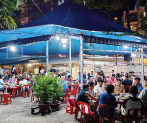 Quán ốc nằm trong khu mộ cổ ở TP.HCM: Vị trí ‘độc’, đêm nào cũng kín khách