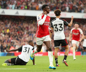 Arsenal - Fulham: Rượt đuổi 4 bàn & thẻ đỏ, cầm vàng để vàng rơi