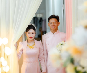 Tiền đạo U23 Việt Nam bất ngờ để lộ ảnh cưới, chúc sinh nhật vợ cực ngọt ngào