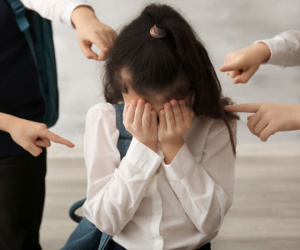 Cháu chuẩn bị vào lớp 1, bà nội nói đùa một câu rồi lập tức hối hận